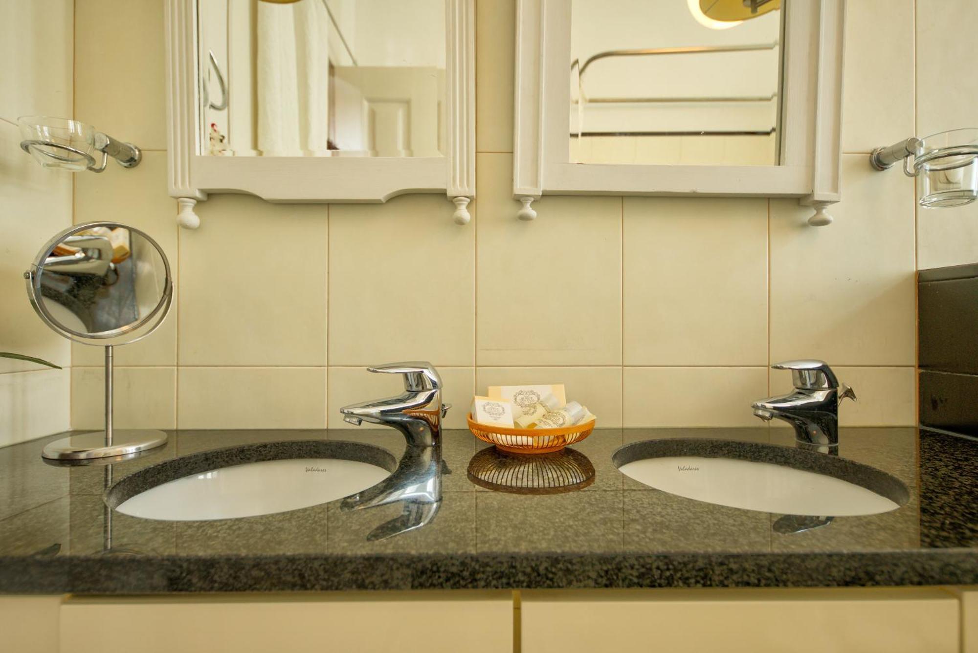 Adore Portugal Coimbra Guest House Екстер'єр фото